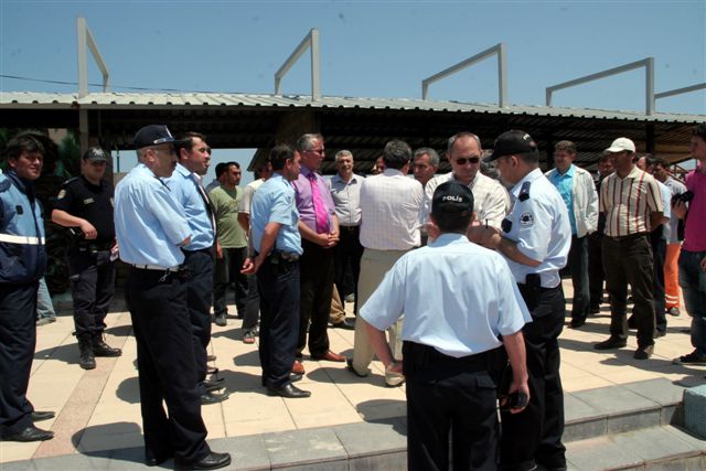 ŞOK!Büyükşehir ve atakum belediyeleri sahilde yumruklarını konuşturdu...