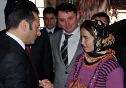 Vali Aksoy köylülerin derdini dinledi