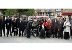 ''Bir engel de siz olmayın''