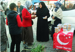 SP'li kadınlar aşure dağıttı