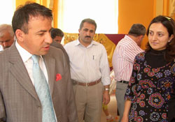 Ev hanımları sergi açtı