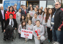 BASKETBOLCULARIN BAKAN SEVİNCİ