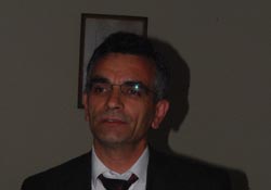 Eski başkan kapı kapı dolaşıyor