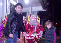 Noel Baba Bafra'da kapıdan girdi