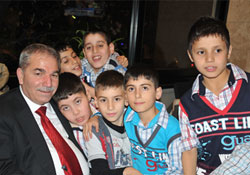 Demirtaş yeni yıl çoşkusunu çocuklarla yaşadı