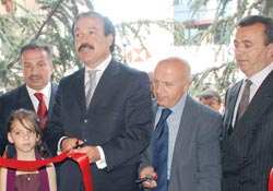8 yaşında resim sergisi açtı