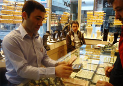 Altın savaş riski ile yükseliyor