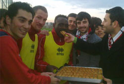 Hırçınlardan baklava jesti