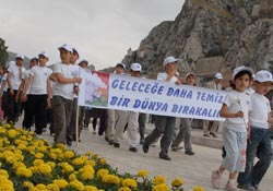 Öğrenciler çevre için yürüdü