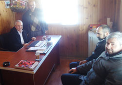 Kamyoncuları dinledi