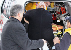 Kar ambulansı kurtardı