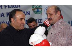 YUMRUKLAR KONUŞTU!