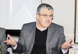 Eleştirene değil, övene dikkat edin!