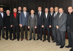 MÜSİAD'dan Rektöre anayasa kitabı