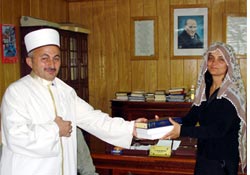 Umre'ye gidenlerden etkilendi müslüman oldu