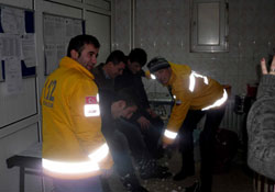 3 GENÇ DAĞDA MAHSUR KALDI