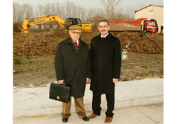 Hayırsever, hayra doymuyor