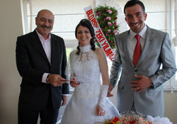 Ortağının nikah şahidi oldu