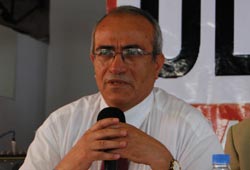 Parti kapatmaya "İç savaş" yorumu