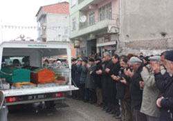 Yaşlı çift son yolculuklarına uğurlandı