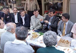 Neiş, kunduracıları dinledi