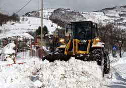 Yollar kapandı,205 köye ulaşılamıyor