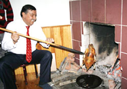 Eli boş gelmediler