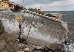 Villalar denize gömülüyor