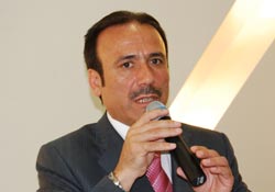 Genç, halkın içinde