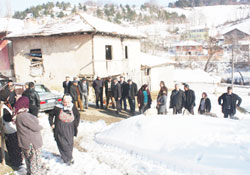 Sigara içen bu köye giremez