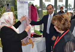 Annemin, eşimin ve kızımın elini öperim