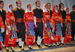 AKM'de folklor gecesi
