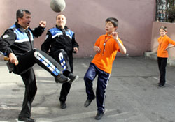 Mahallenin polisleri görev başında