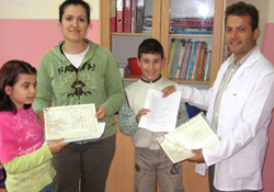 Otistik öğrenciler karnelerini aldı