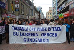 Türban karşıtları eylem