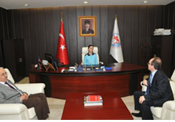 Küçük rektör, harçlar düşürün dedi