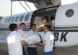 Ambulans uçak hızır gibi yetişti