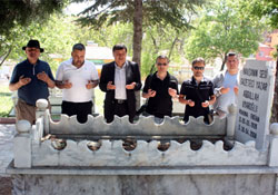 Uyaroğlu kabri başında anıldı