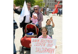 Kamu çalışanları meydana indi