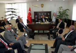 Zamanımızı hizmet için harcıyoruz