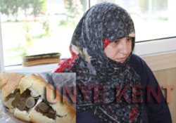 Topladığı paraları ekmek arasında sakladı