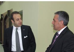 Egemen Bağış'tan merkeze kitap