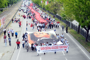 'Senin Işığınla Geleceğe' yürüyüşü