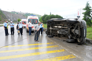 Minibüs devrildi: 5 yaralı