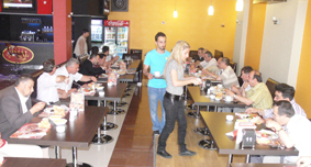 Siyasiler yemekte buluştu