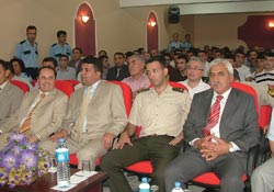 Cezaevinde belge töreni