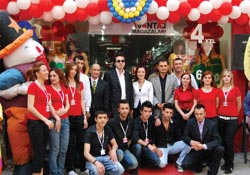 Onur Avantaş Mağaza'larına yoğun ilgi