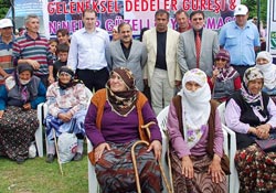 Dedeler güreşti, nineler yarıştı