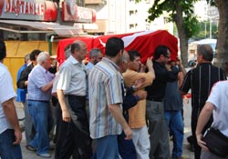 Savcı gözyaşlarıyla uğurlandı