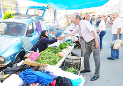 Başkan Burma, pazar gezisinde